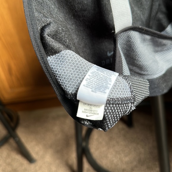 Nike work out top - Picture 3 of 3